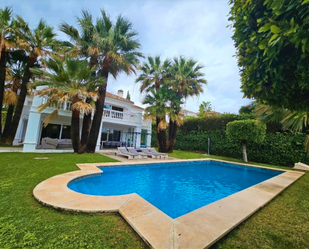 Jardí de Casa o xalet de lloguer en Marbella amb Piscina