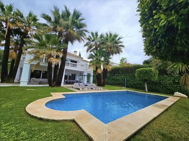 Casa con piscina in affitto a Nueva Andalucía