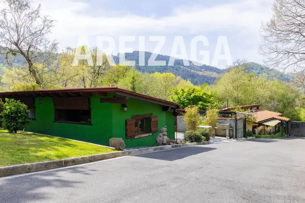 Vista exterior de Casa o chalet en venta en Errenteria con Calefacción, Terraza y Piscina