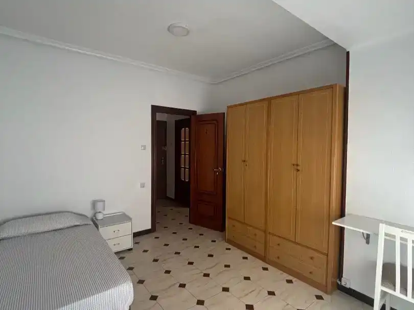 Habitación de Piso para compartir en Plaza de Toros - Avenida Chapí - Trinquete  