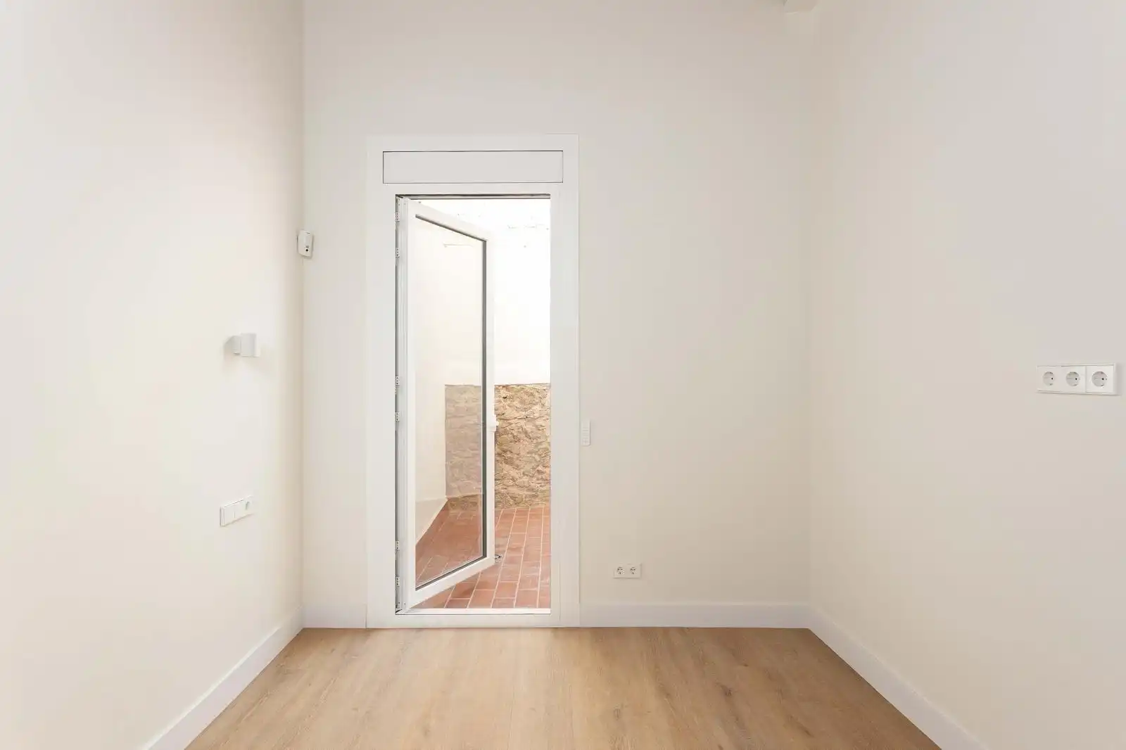 Planta baja en venta en Barcelona con Aire acondicionado, Terraza y Alarma