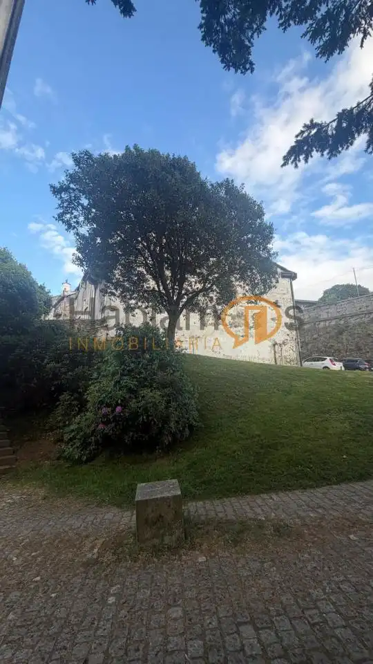 Piso en venta en Santiago de Compostela  con Calefacción, Terraza y Amueblado