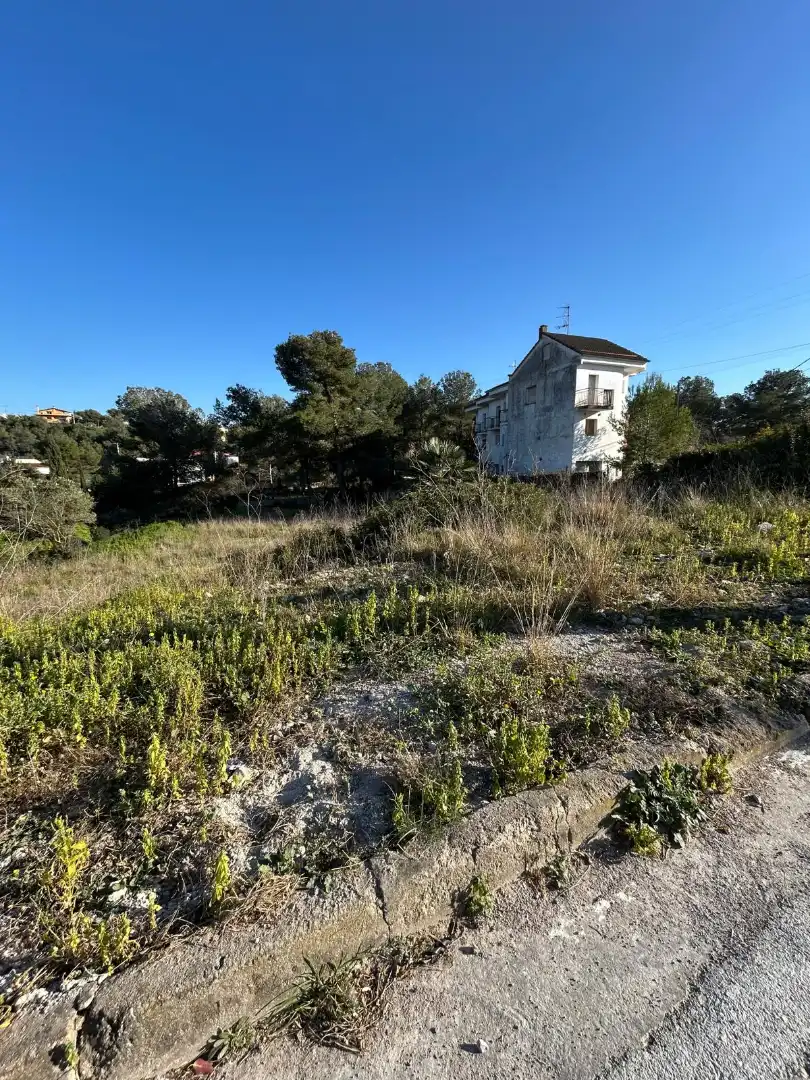 Terreno residencial en venta en Avinguda de Canyelles 41