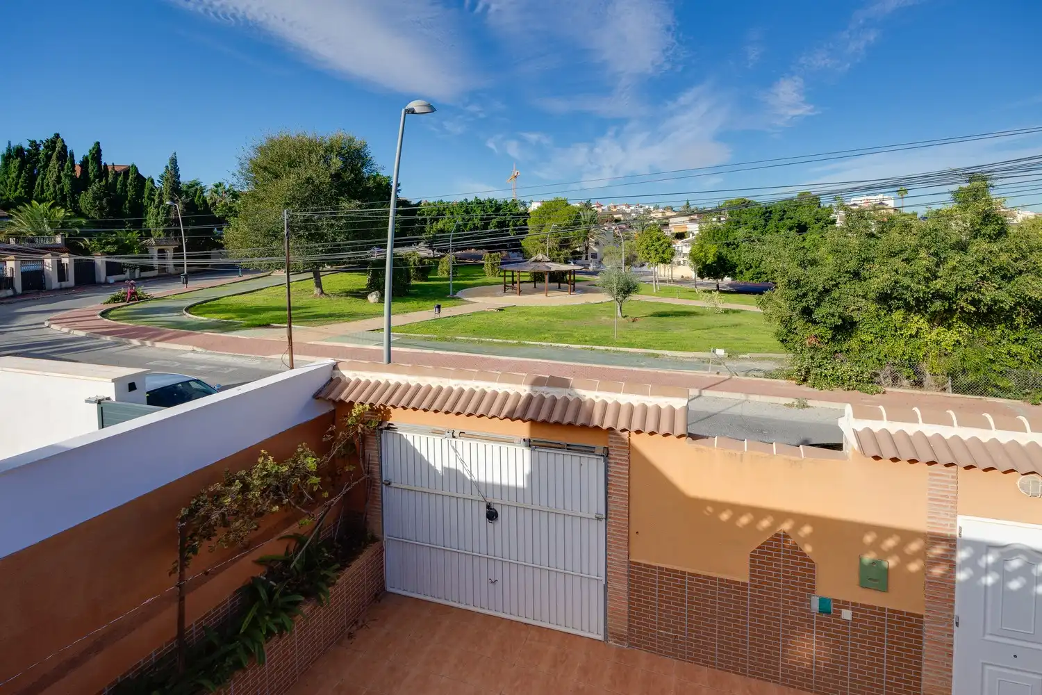 Vista exterior de Casa adosada en venta en Torrevieja con Aire acondicionado, Calefacción y Jardín privado