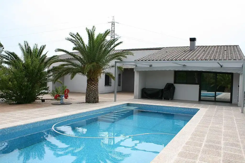 Casa con piscina en venta en sin calle