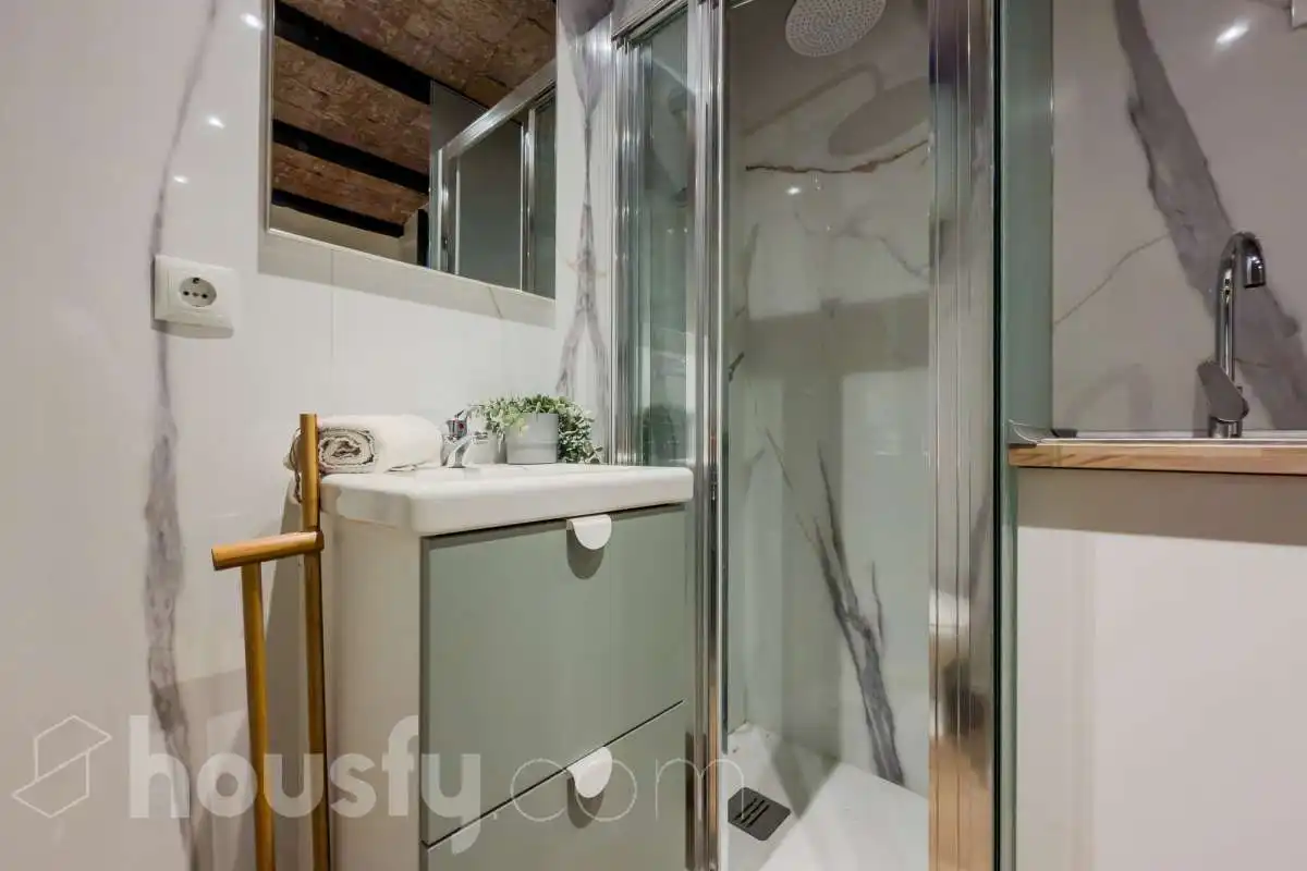 Badezimmer von Erdgeschoss zum Verkauf in Barcelona