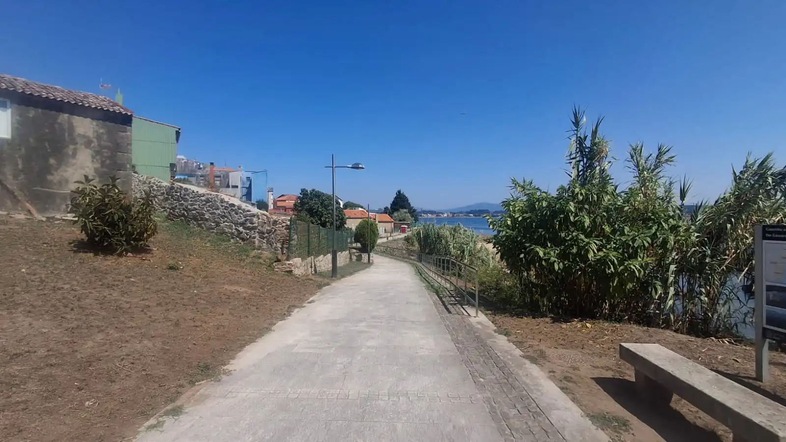 Casa adosada en venda en Boiro amb Calefacció, Moblat i Forn