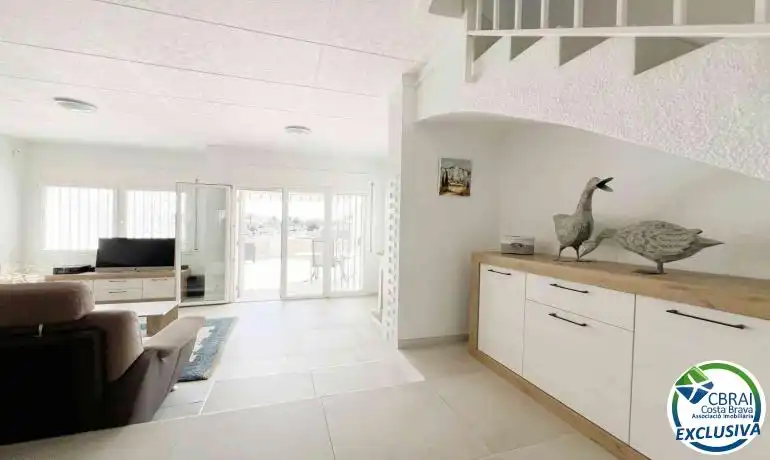Casa adosada en venda en Empuriabrava amb Jardí privat i Moblat