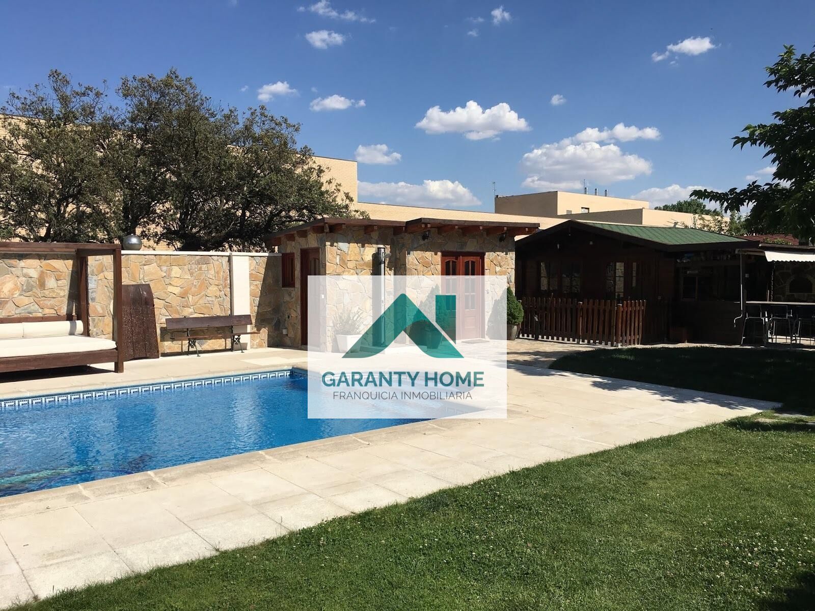 Piscina de Apartamento de alquiler en Villanueva de la Cañada con Aire acondicionado, Jardín privado y Amueblado