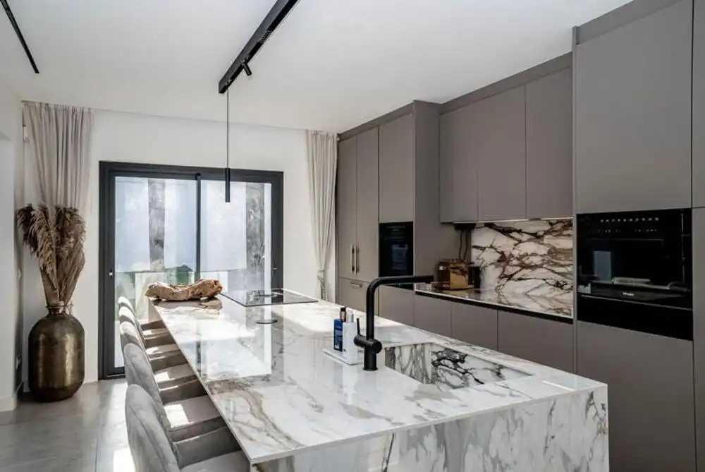 Cuina de Casa o xalet de lloguer en Marbella amb Aire condicionat, Jardí privat i Terrassa