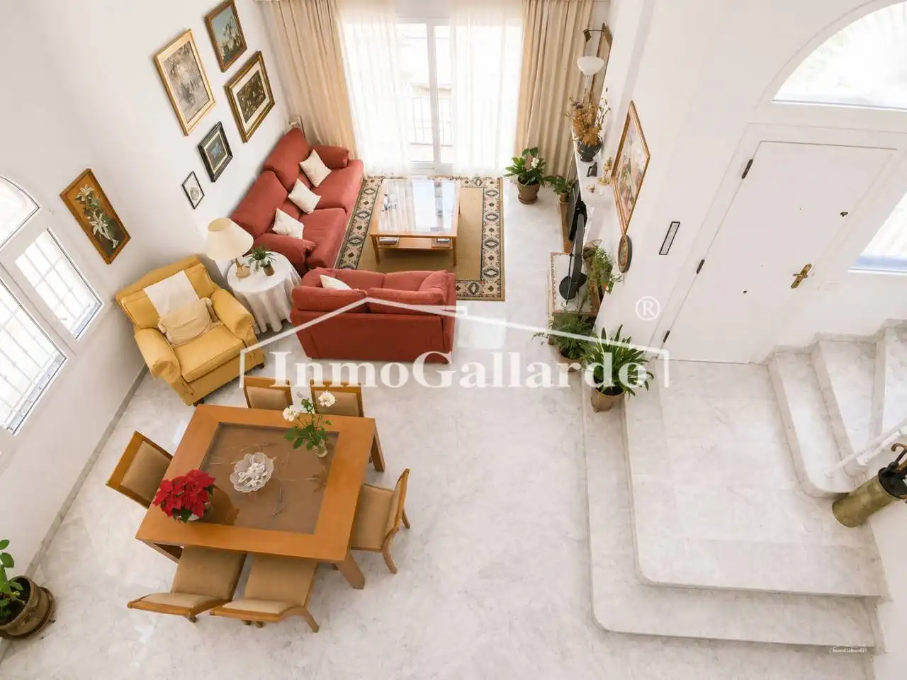 Sala d'estar de Casa adosada en venda en Málaga amb Aire condicionat, Jardí privat i Terrassa