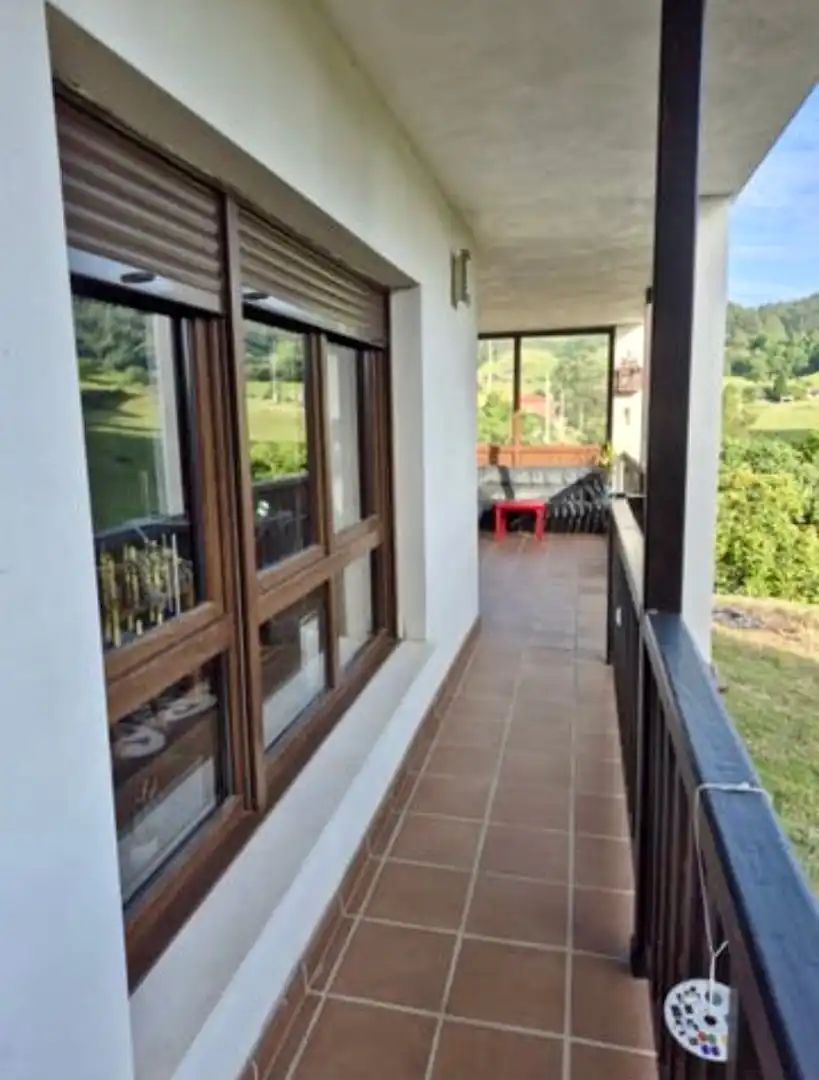 Terrassa de Casa o xalet en venda en Avilés amb Jardí privat, Terrassa i Moblat