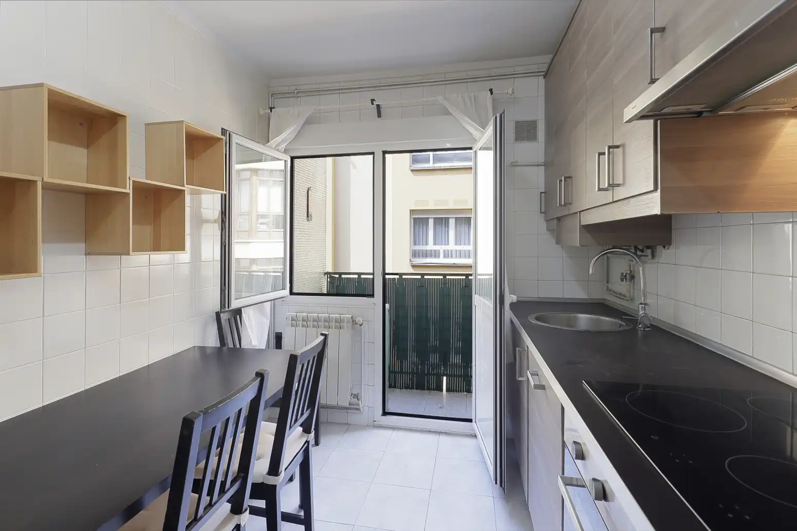 Cocina de Piso en venta en Gijón  con Calefacción, Terraza y Amueblado
