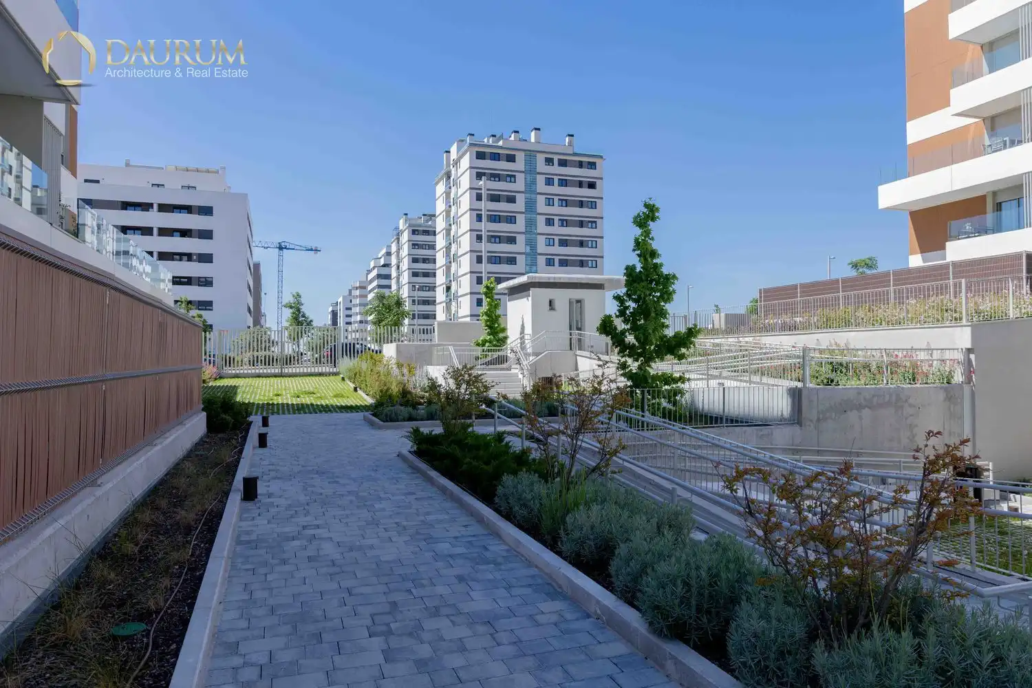 Vista exterior de Pis en venda en Madrid amb Aire condicionat, Calefacció i Jardí privat