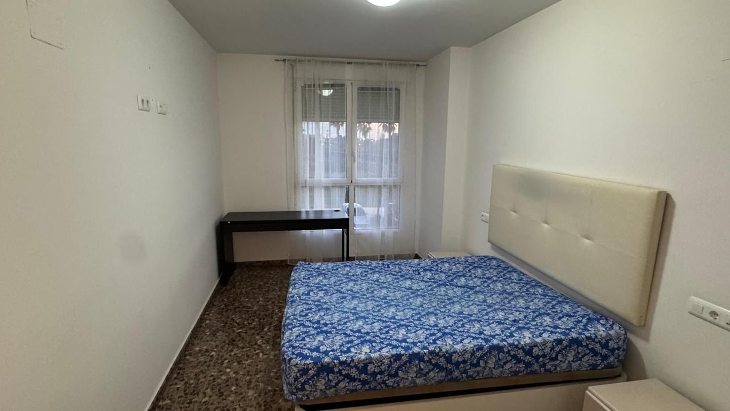 Bedroom of Flat to share in  Valencia Capital  with Furnished