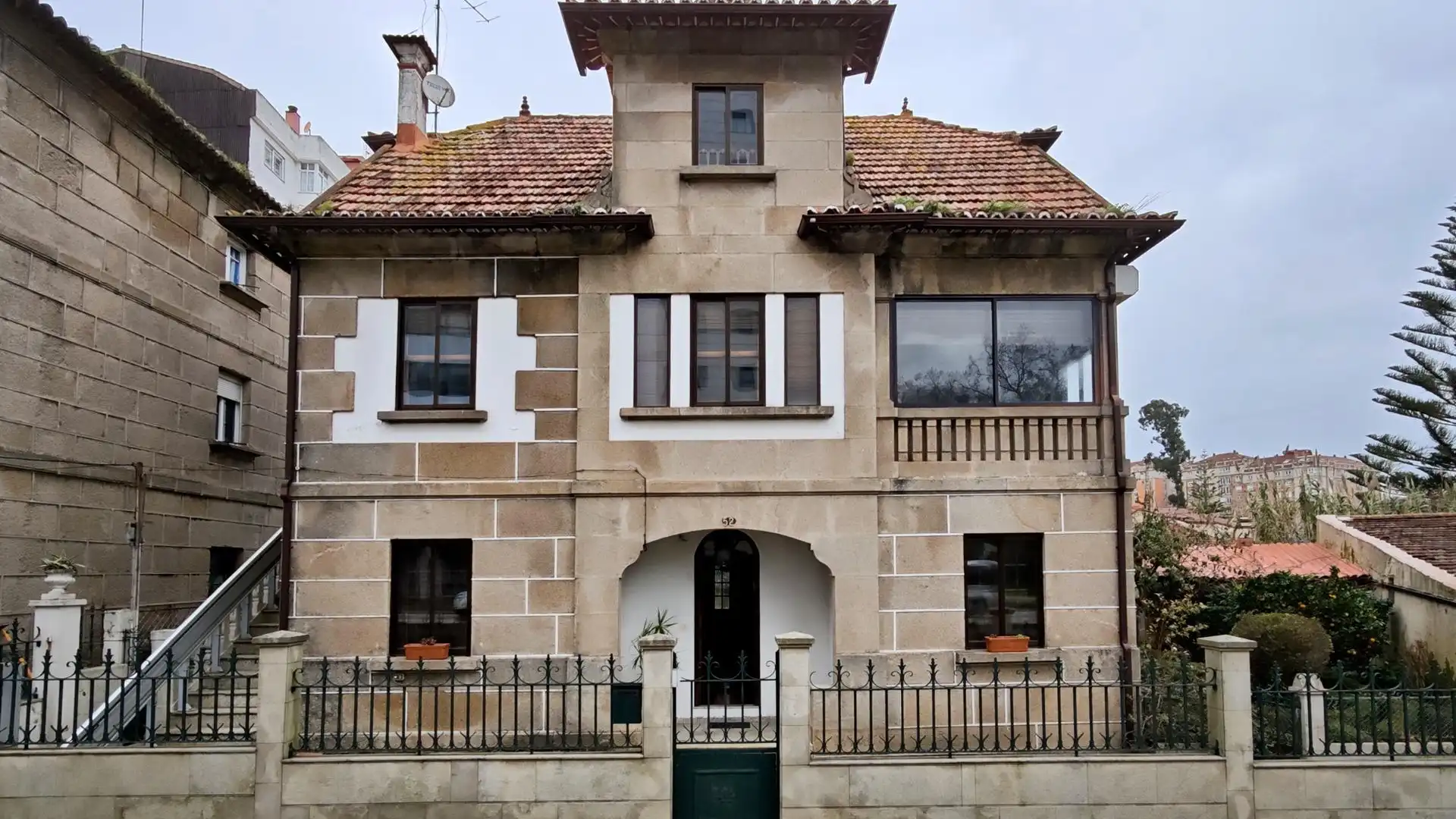 Exterior view of Houses for sale in Vigo   with Private garden and Balcony