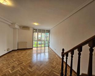 Sala d'estar de Àtic de lloguer en  Madrid Capital amb Aire condicionat, Calefacció i Terrassa