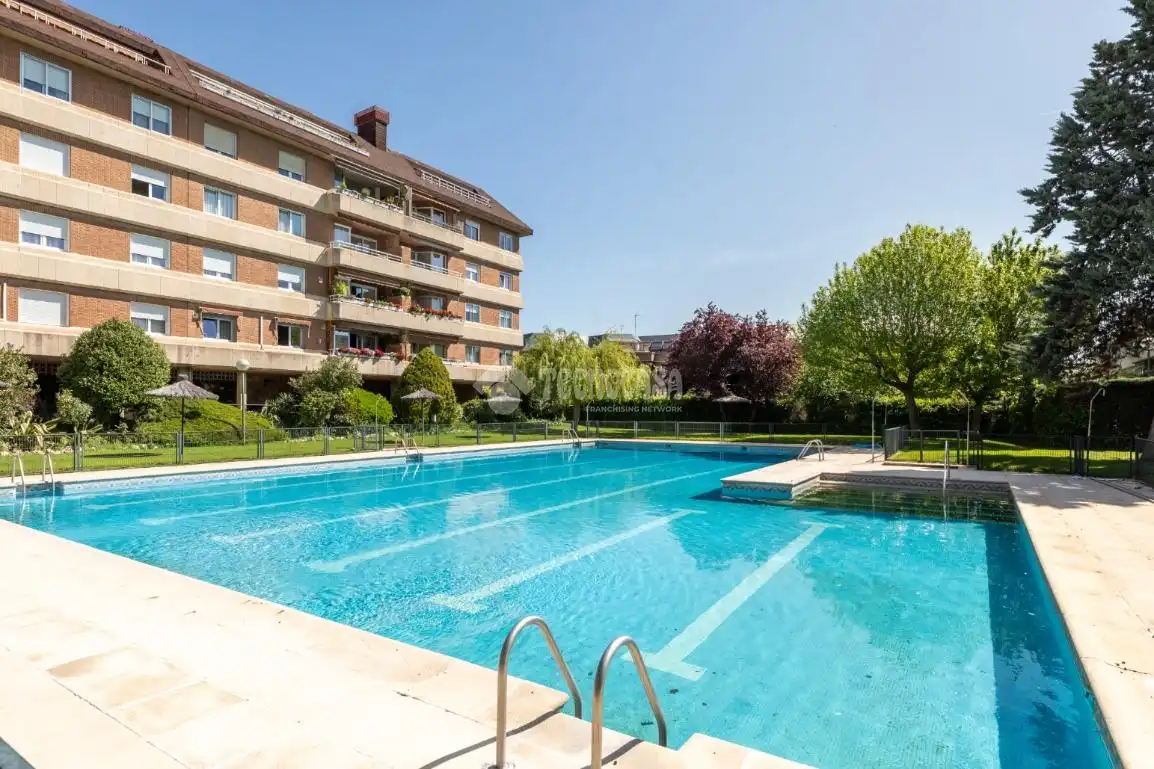 Swimming pool of Flat for rent in Majadahonda  with Heating