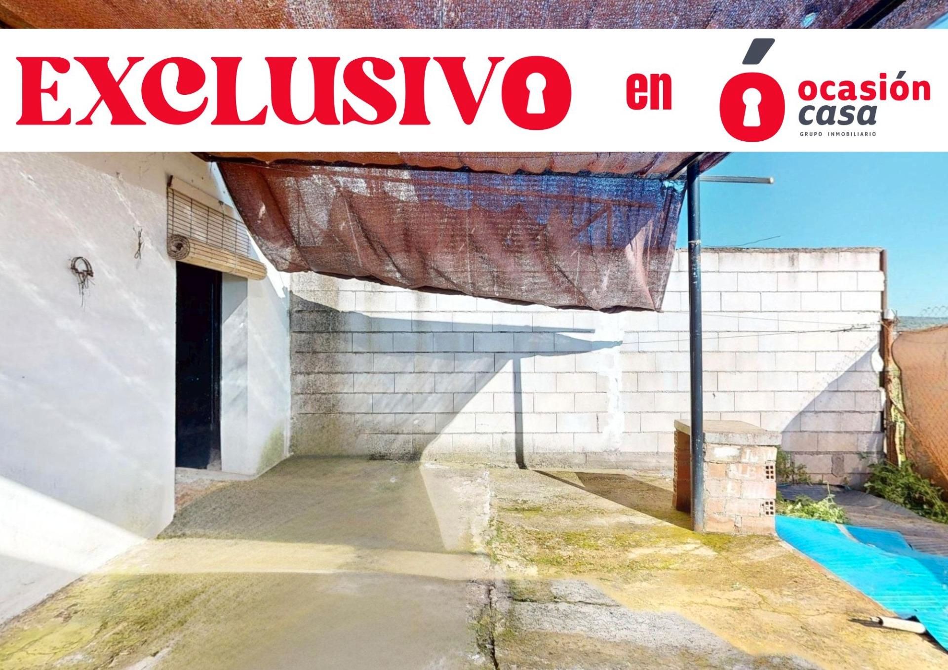 Aparcament de Casa adosada en venda en  Córdoba Capital amb Jardí privat