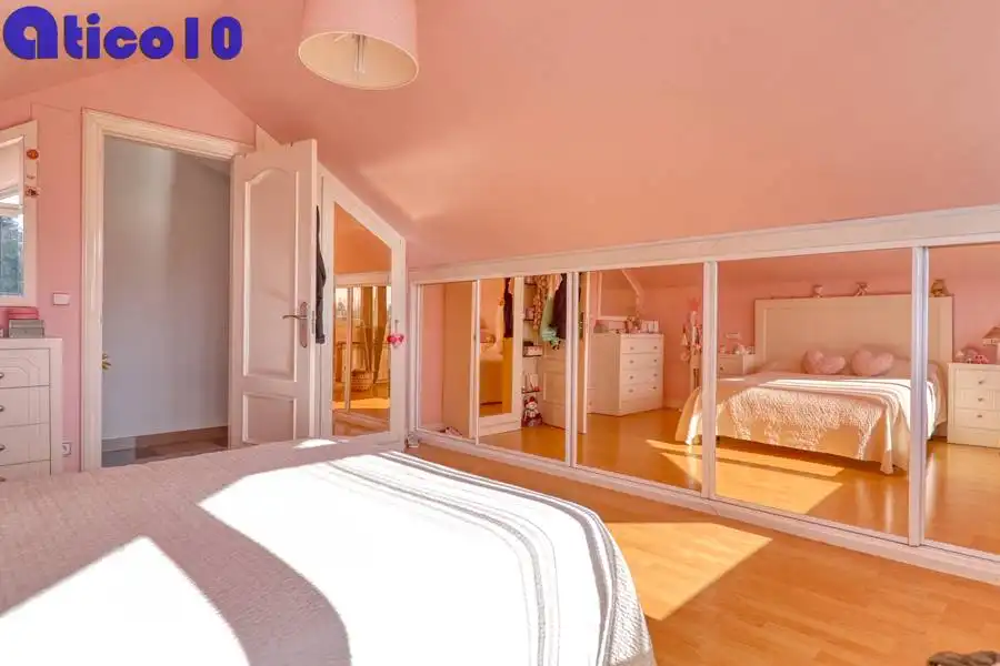 Habitación de Casa o chalet en venta en Gijón  con Calefacción, Jardín privado y Parquet
