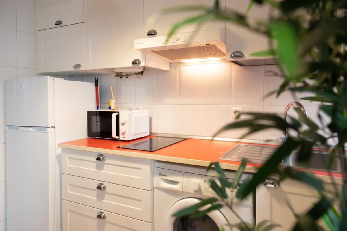 Cuina de Estudi de lloguer en  Barcelona Capital amb Aire condicionat, Calefacció i Moblat