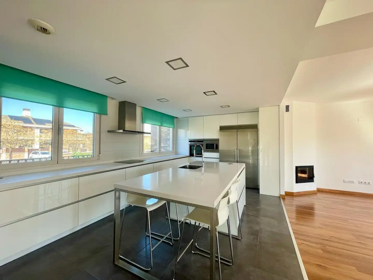Cocina de Casa adosada de alquiler en Majadahonda con Aire acondicionado, Calefacción y Jardín privado