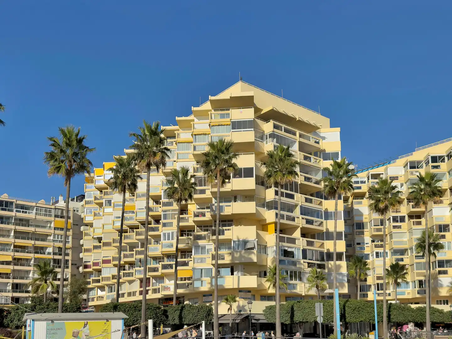Vista exterior de Apartamento en venta en Marbella con Calefacción, Terraza y Piscina comunitaria