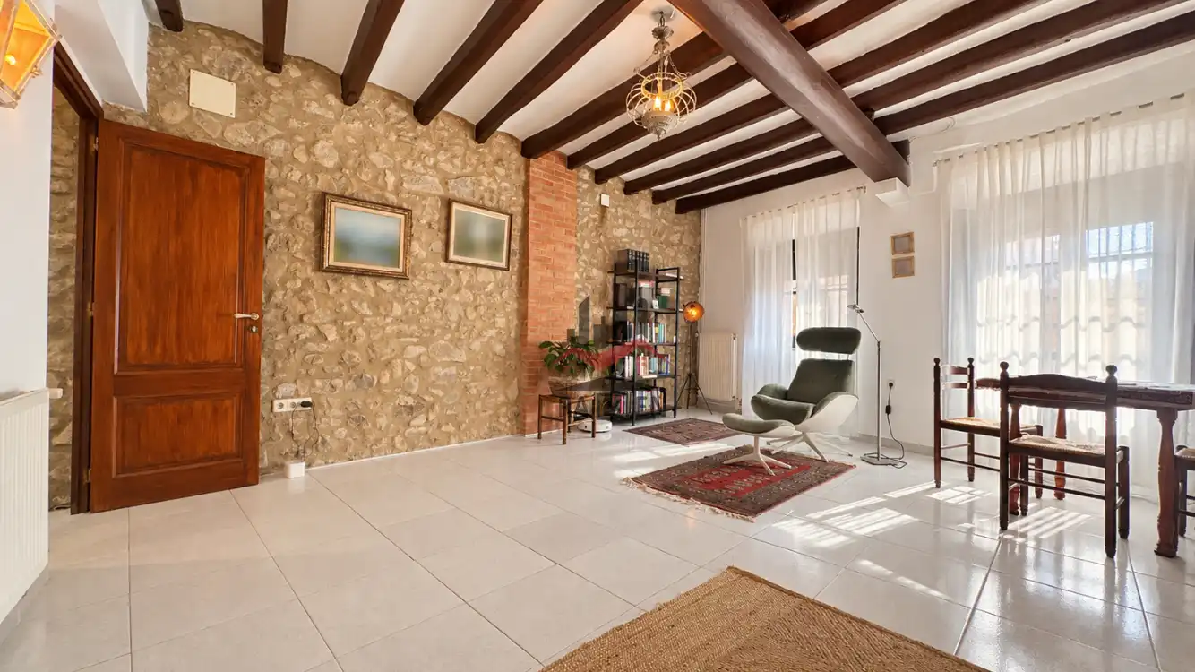 Sala de estar de Finca rústica en venta en Terrades con Calefacción y Jardín privado