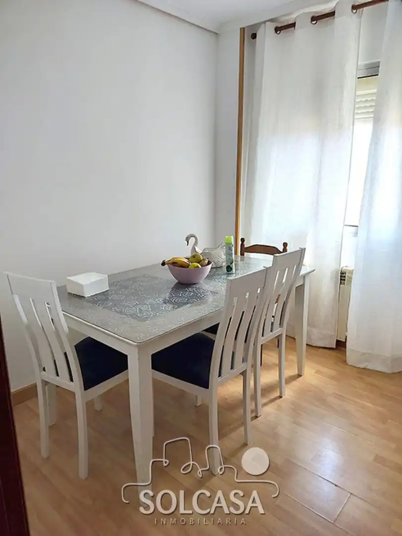 Comedor de Piso en venta en Valladolid con Calefacción, Parquet y Trastero