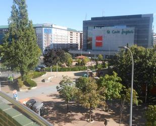 Vista exterior de Pis en venda en León Capital  amb Terrassa i Traster