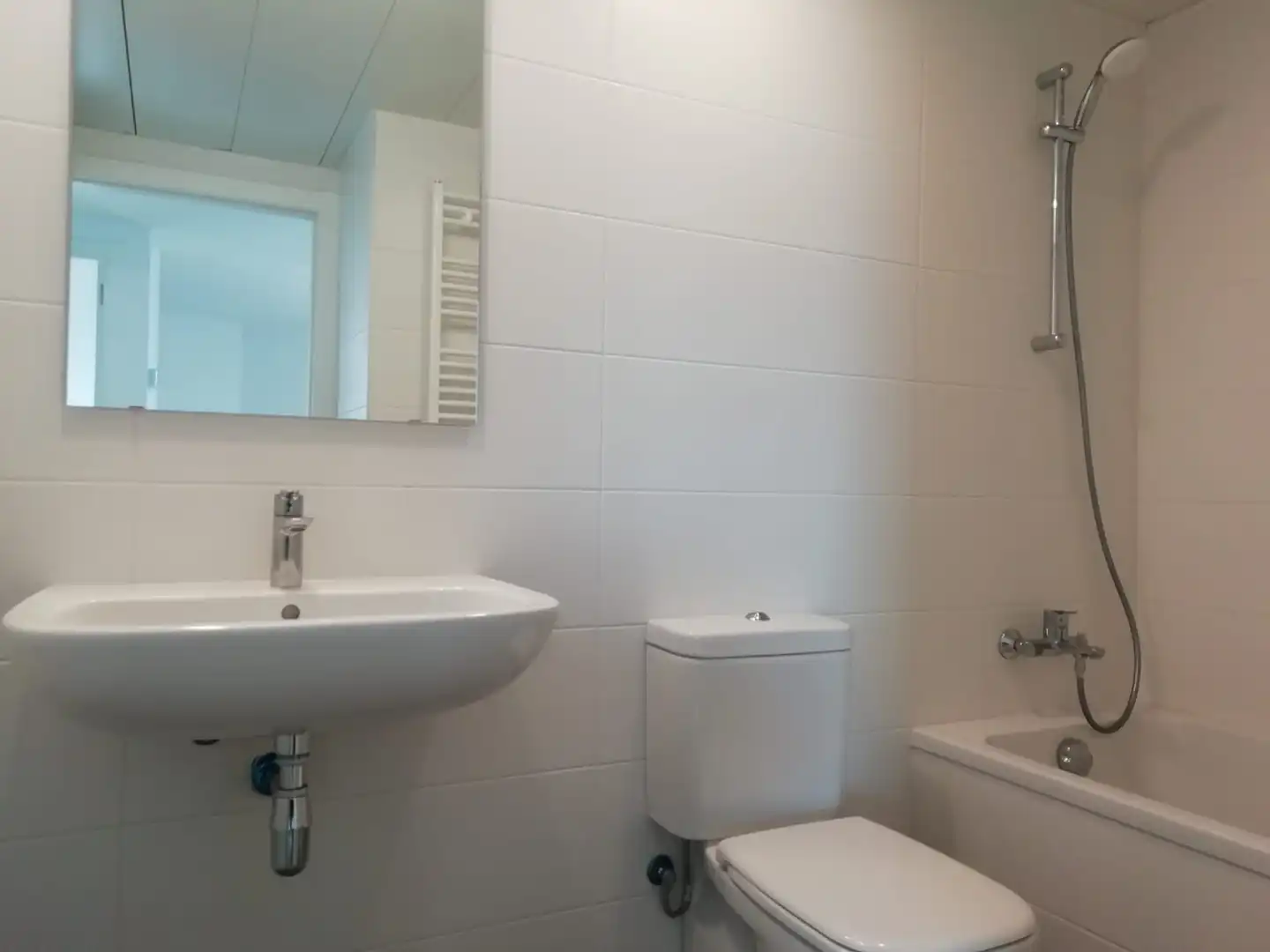 Badezimmer von Wohnung zum Verkauf in Terrassa mit Klimaanlage, Heizung und Parkett