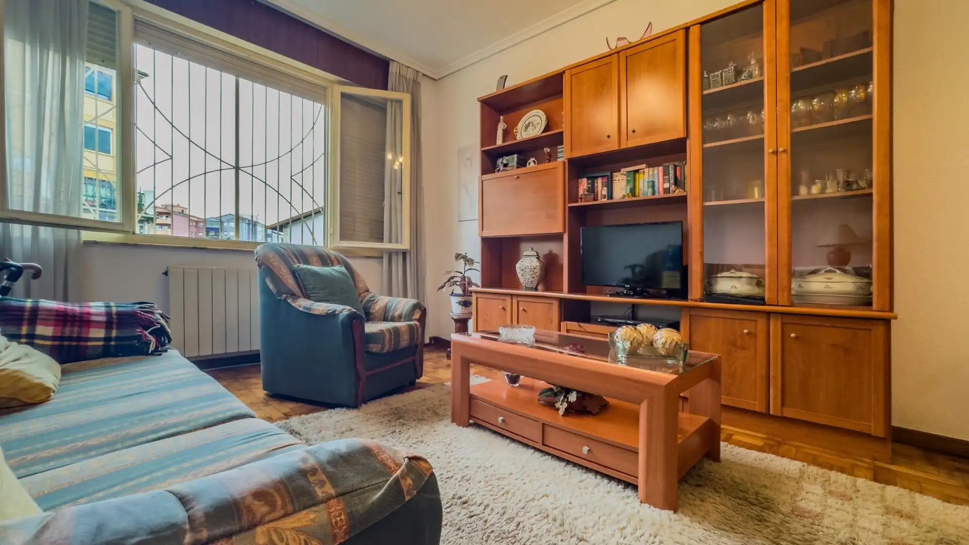 Sala de estar de Planta baja en venta en Torrelavega  con Parquet, Amueblado y Balcón