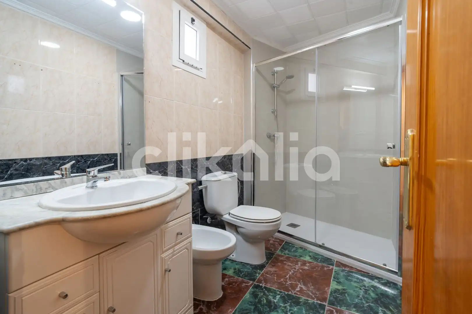 Bathroom of Flat for rent in Torrent  with Air Conditioner and Terrace