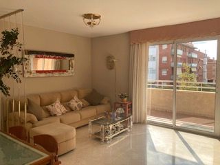 Sala d'estar de Pis de lloguer en Sant Feliu de Llobregat amb Calefacció, Parquet i Moblat