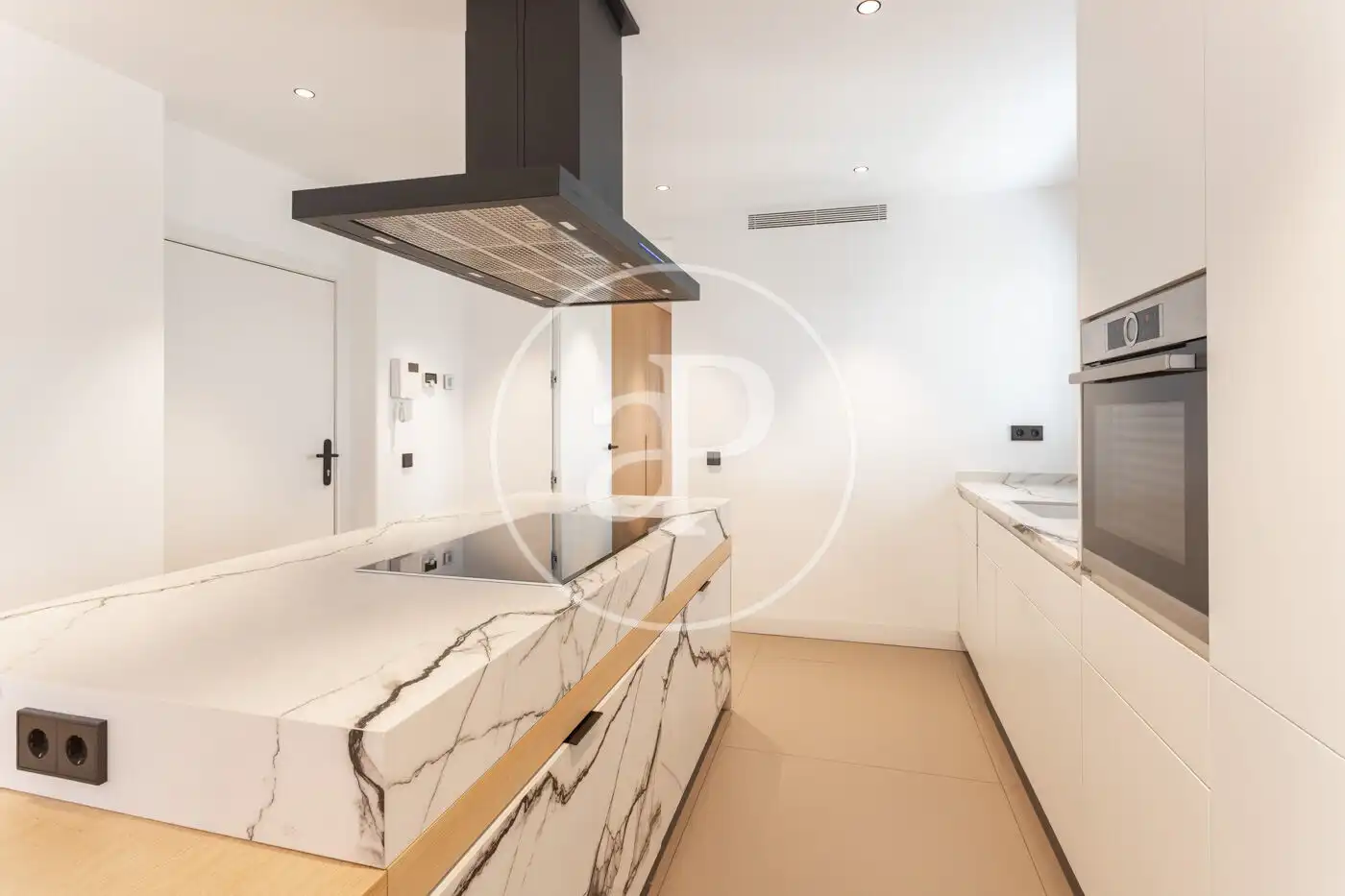 Cocina de Piso de alquiler en Barcelona con Aire acondicionado, Calefacción y Jardín privado