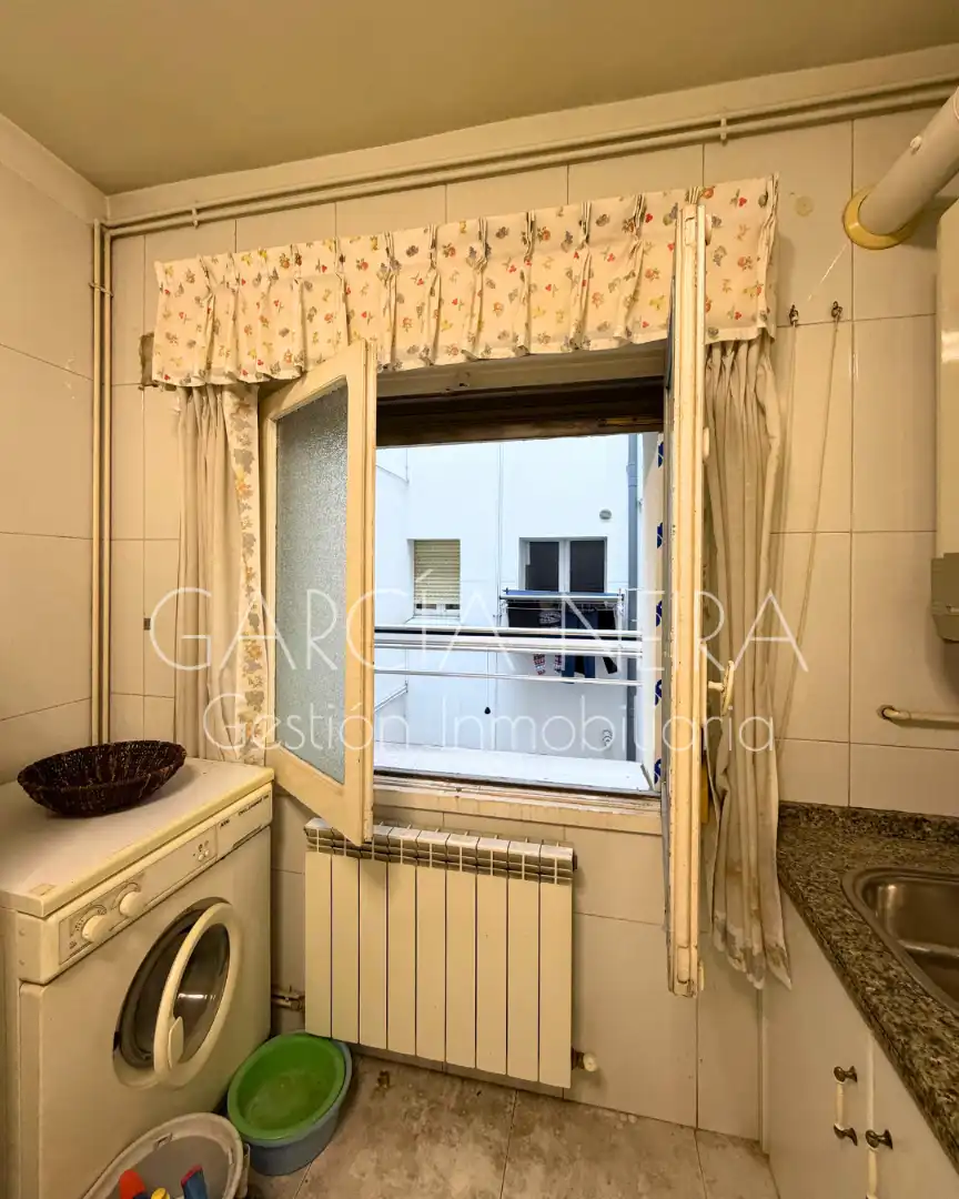 Habitación de Piso en venta en Gijón  con Calefacción, Parquet y Amueblado