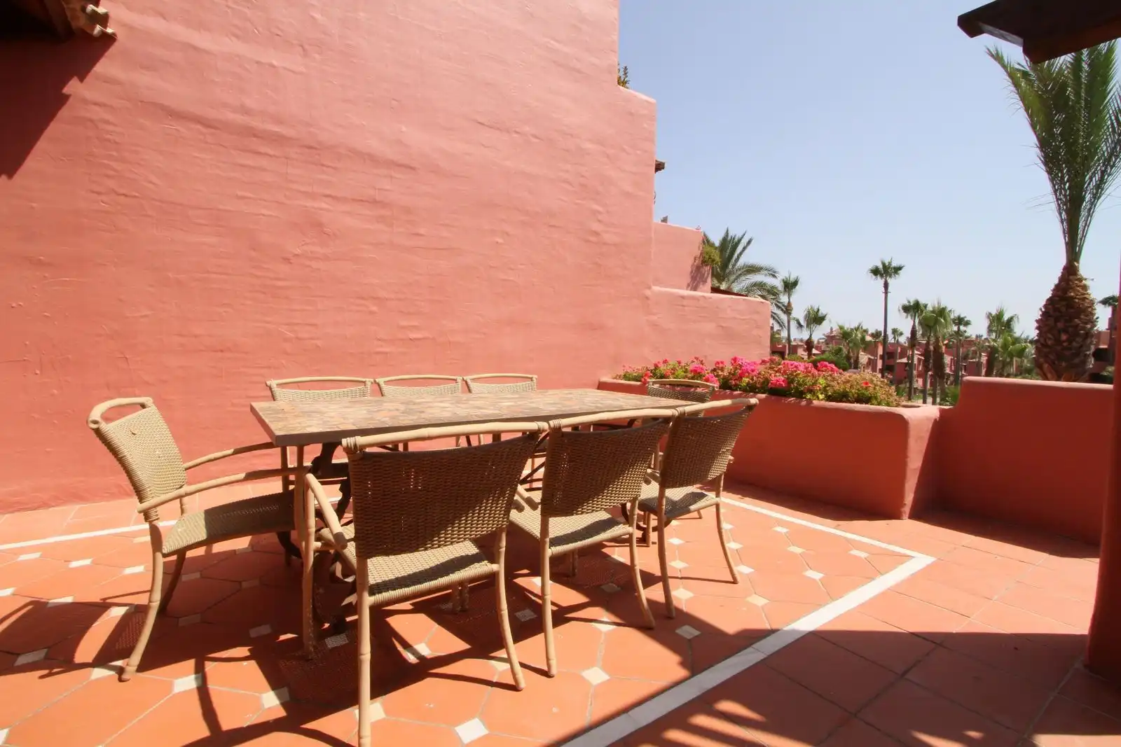 Terrasse von Maisonette zum Verkauf in Estepona mit Klimaanlage, Terrasse und Möbliert