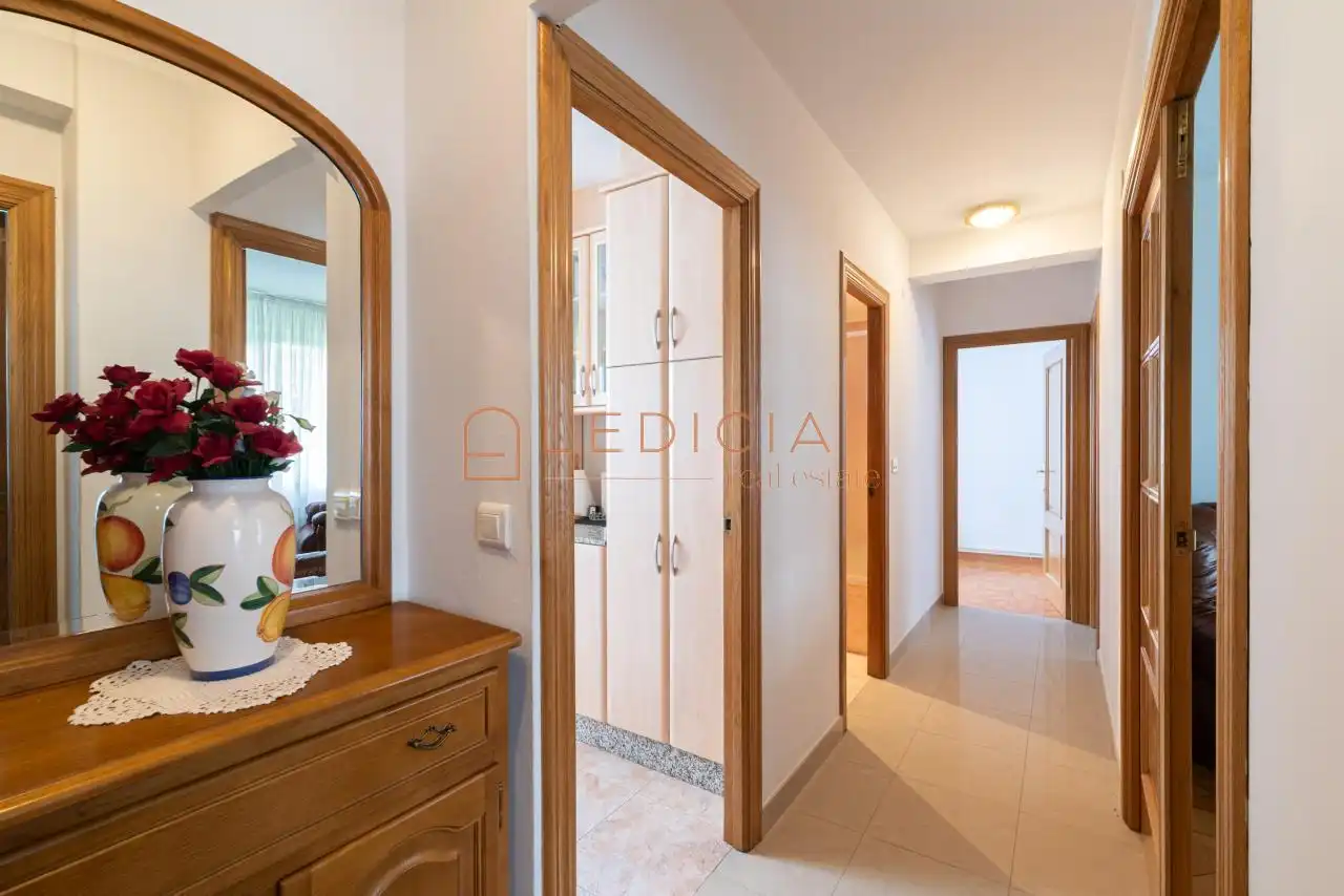 Piso en venta en Vigo  con Calefacción, Trastero y Amueblado
