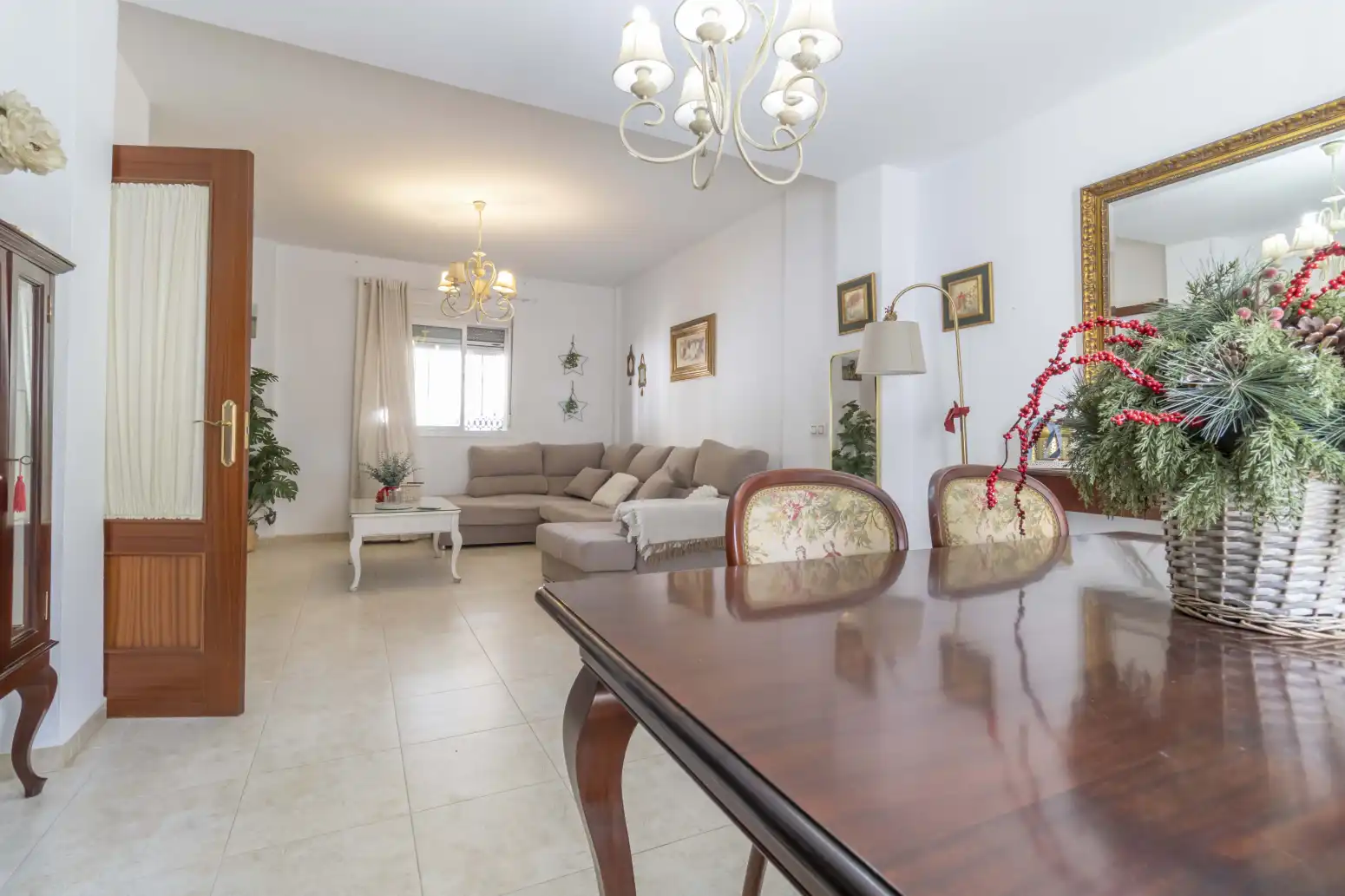Sala d'estar de Casa adosada en venda en Gines amb Aire condicionat, Jardí privat i Terrassa