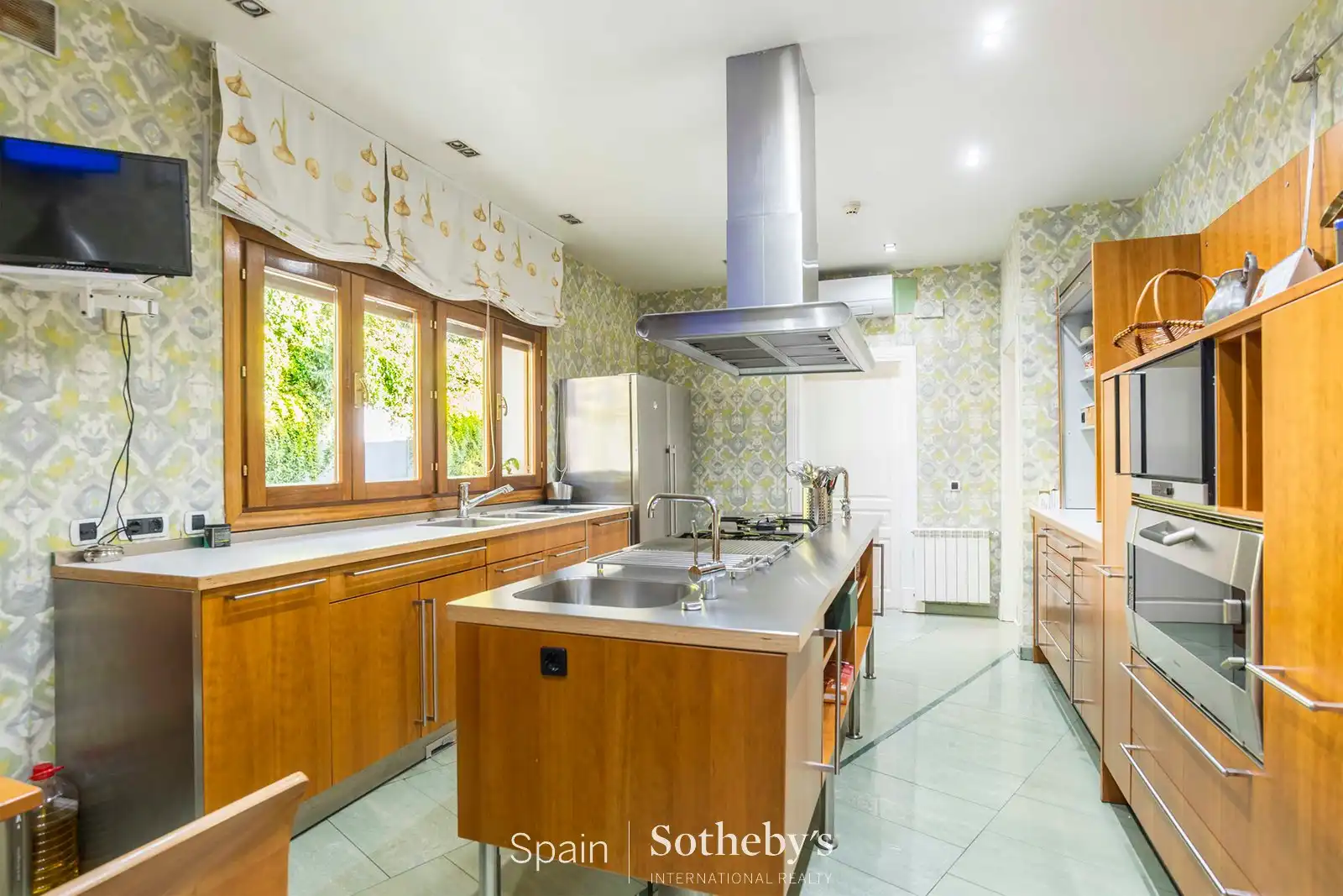 Cocina de Casa o chalet en venta en Madrid con Calefacción, Jardín privado y Piscina