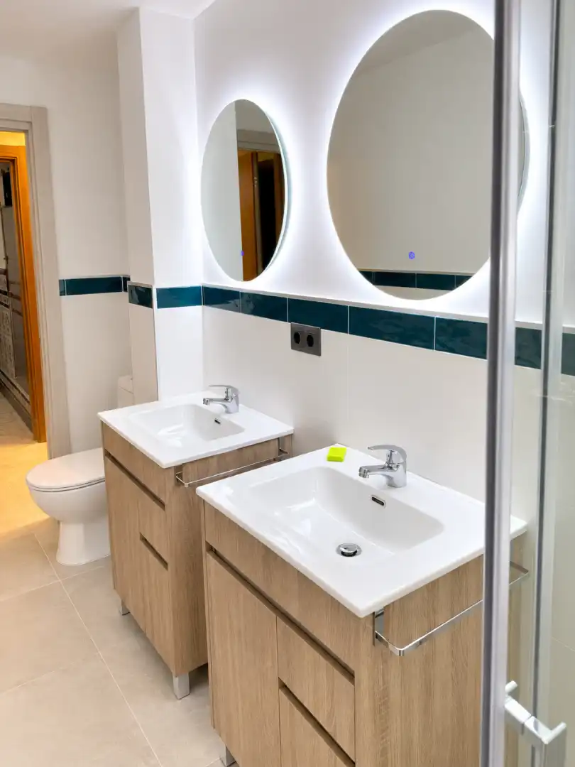 Bathroom of Study for share in Sevilla  with Air Conditioner, Heating and Furnished