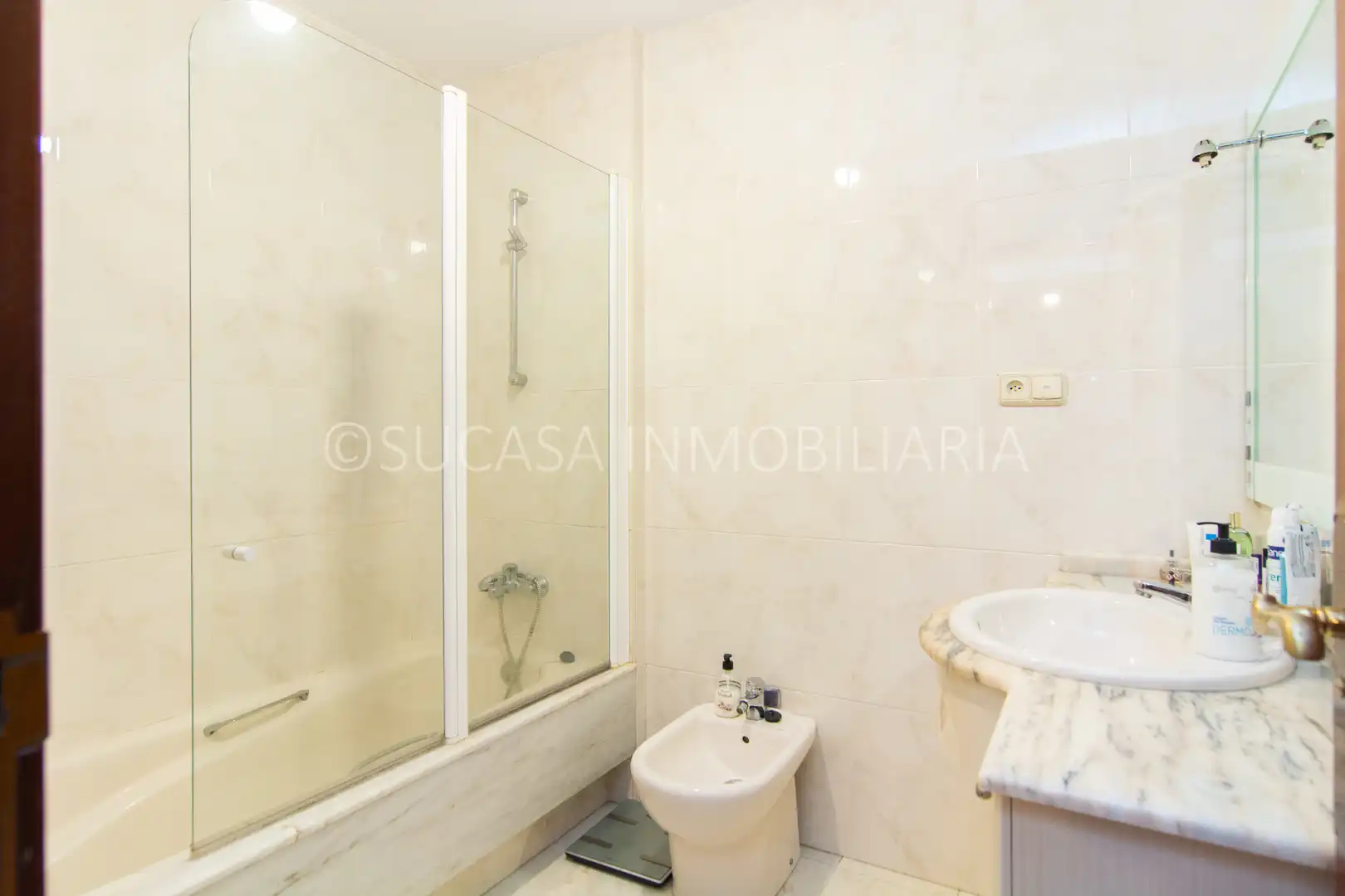Bathroom of Detached homes for sale in Culleredo  with Air Conditioner, Heating and Parquet flooring