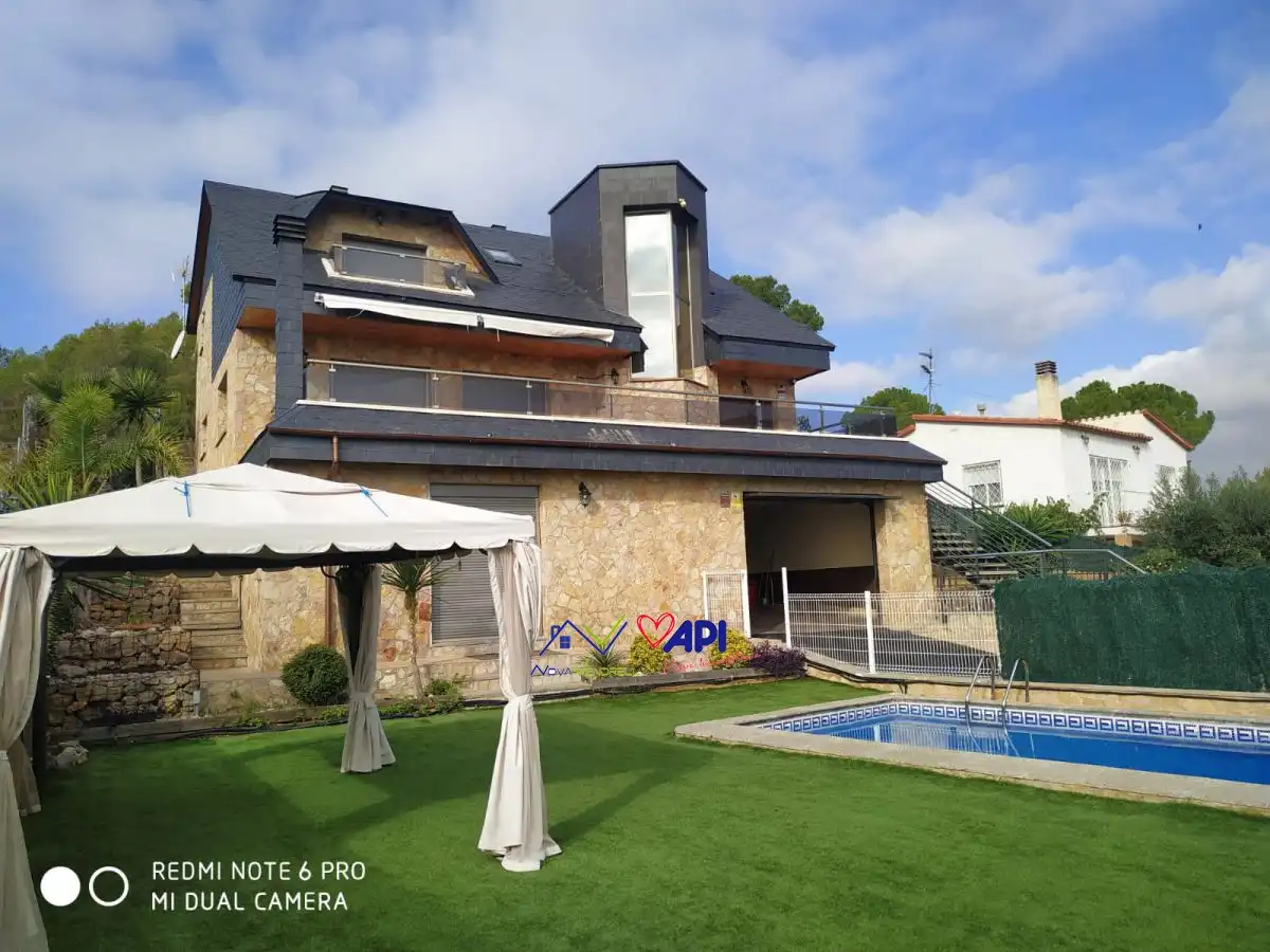 Vista exterior de Casa o chalet en venta en El Vendrell con Aire acondicionado, Calefacción y Jardín privado