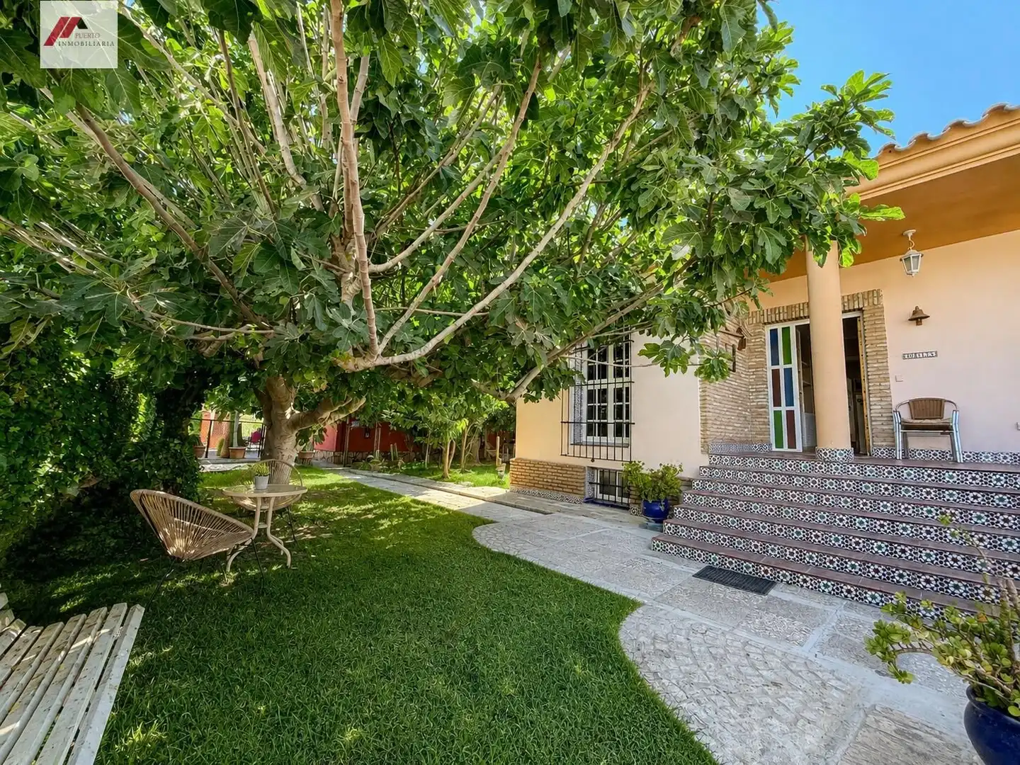 Vista exterior de Casa o xalet en venda en El Puerto de Santa María amb Aire condicionat, Jardí privat i Traster