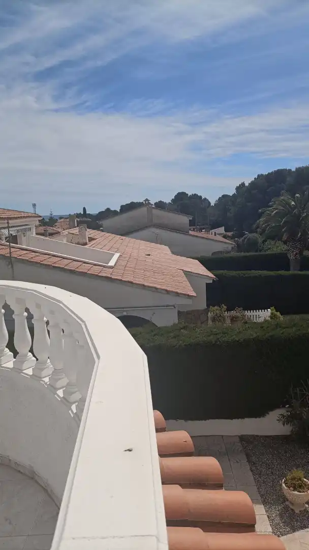 Vista exterior de Casa o xalet en venda en Mont-roig del Camp amb Aire condicionat, Calefacció i Jardí privat