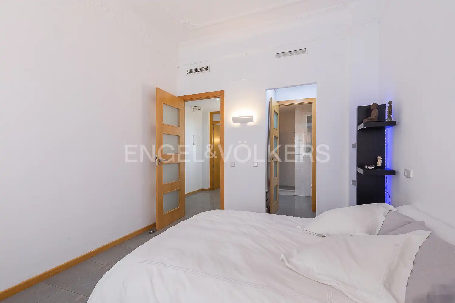 Bedroom of Flat for sale in Valencia  with Air Conditioner, Heating and Furnished