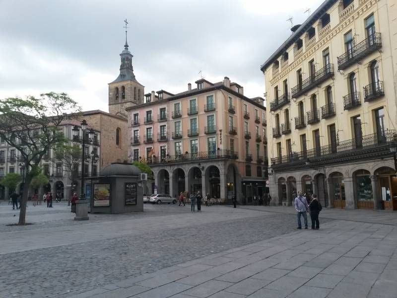 Vista exterior de Oficina de lloguer en Segovia Capital amb Calefacció