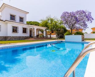 Piscina de Casa o xalet en venda en Chiclana de la Frontera amb Aire condicionat, Jardí privat i Terrassa