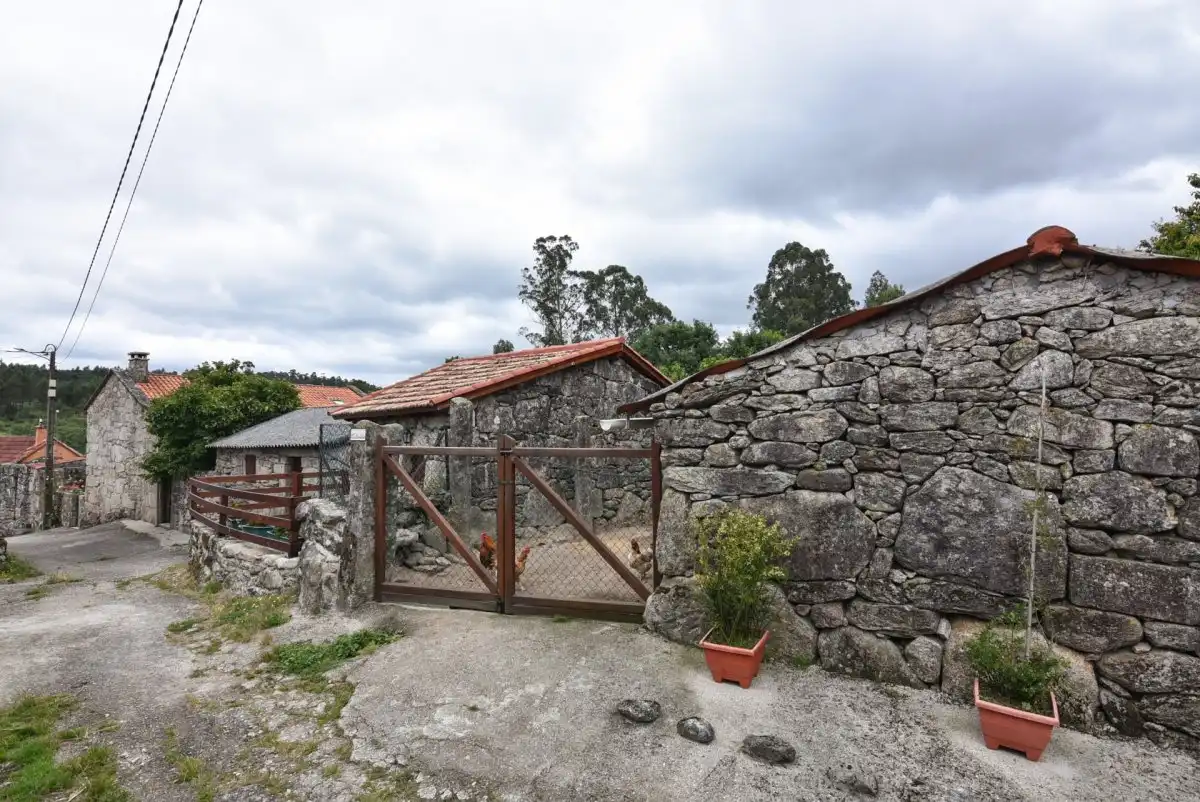 Vista exterior de Casa o xalet en venda en Mondariz amb Jardí privat, Terrassa i Traster