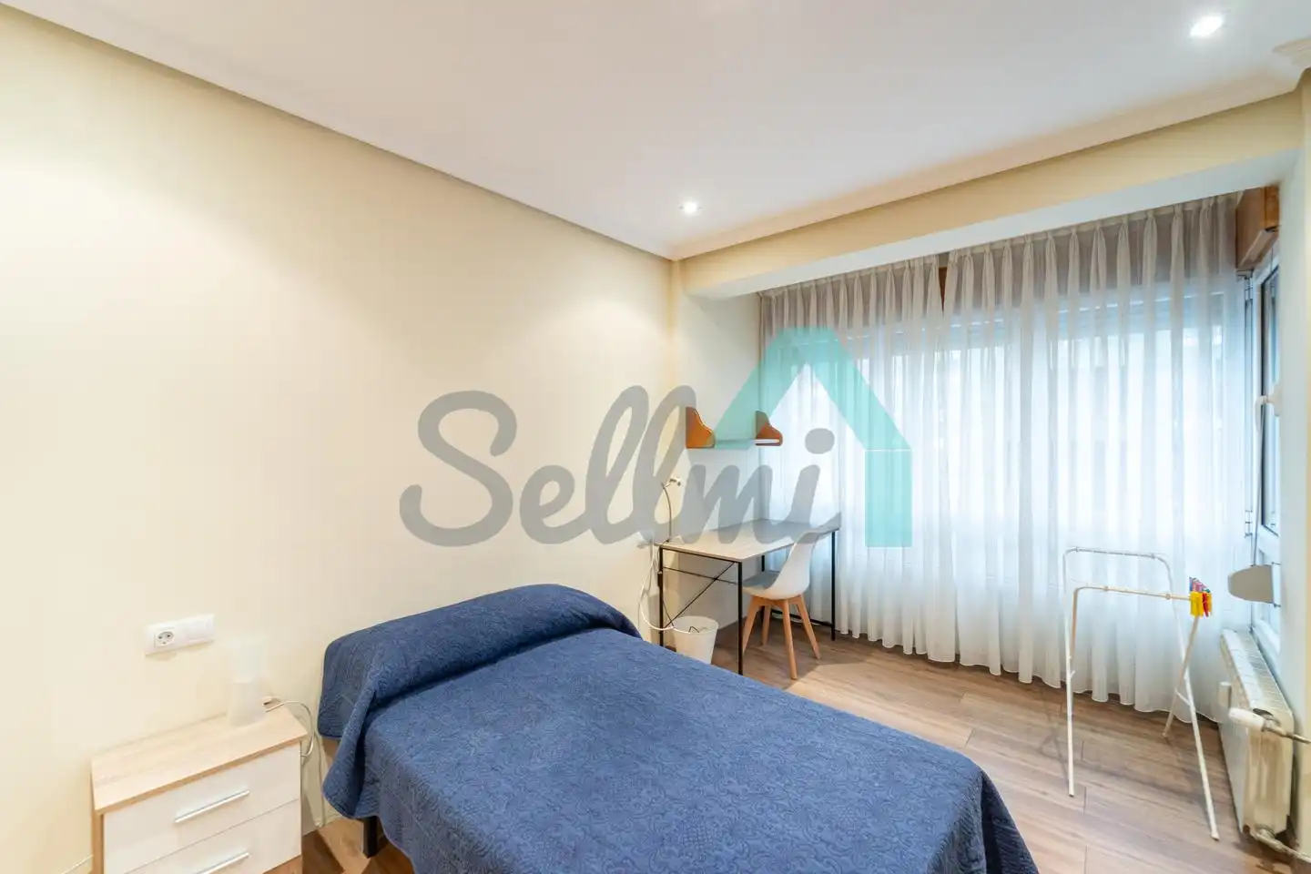 Schlafzimmer von Wohnung zur untervermieten in Oviedo  mit Heizung, Möbliert und Internet